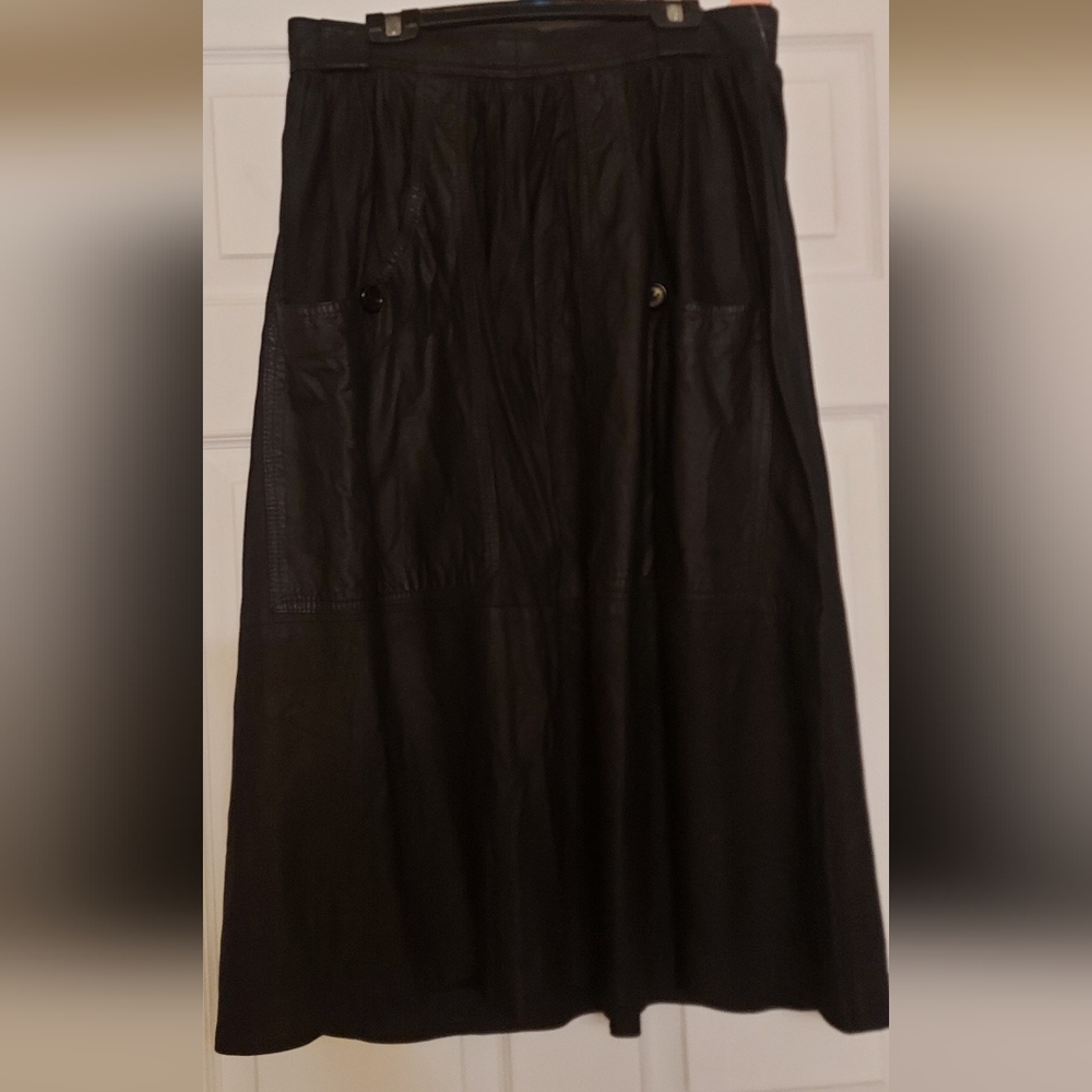 Chic leather Black Midi Skirt - Picture 6 of 12